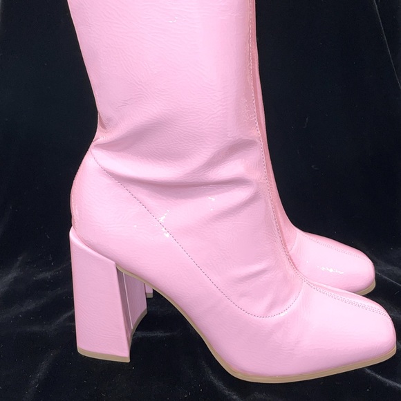 Retro Shiny Pink V-Patent Square Toe Go-Go Boots w/geo heels - NWT - Picture 4 of 13